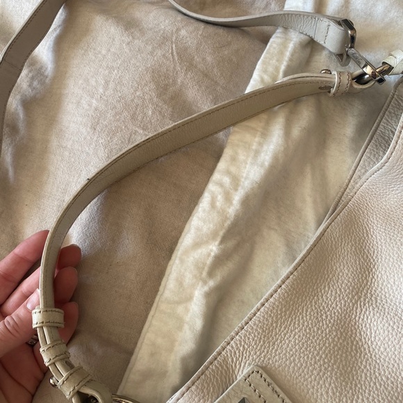 Kenneth Cole Large Tote - Picture 4 of 9